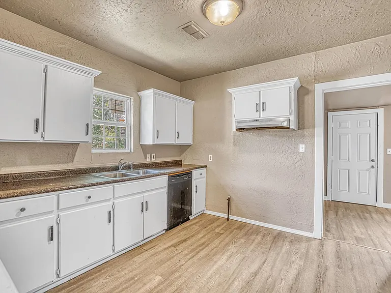 1508 N Crain St — Photo 11