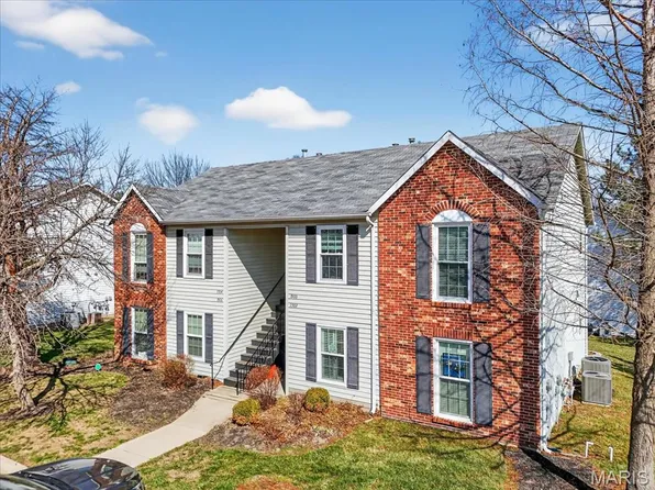 1500 Surrey Ln #D, Saint Charles, MO 63304