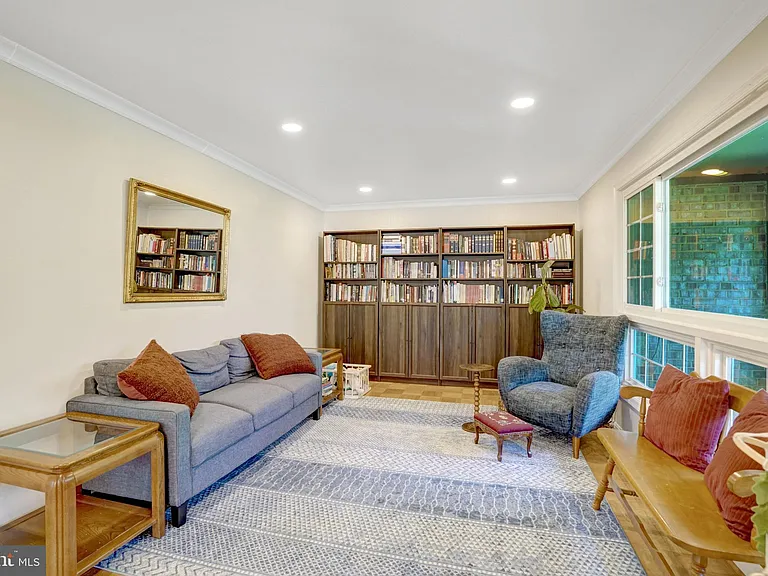 8527 Parliament Dr — Photo 14