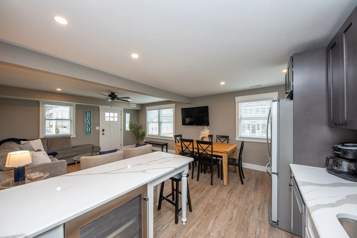 3 bed, 2.0 bath, 1097 sqft, $7,688 — Photo 3