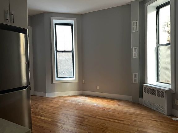 3rd image of 102 E 116th St APT 2D