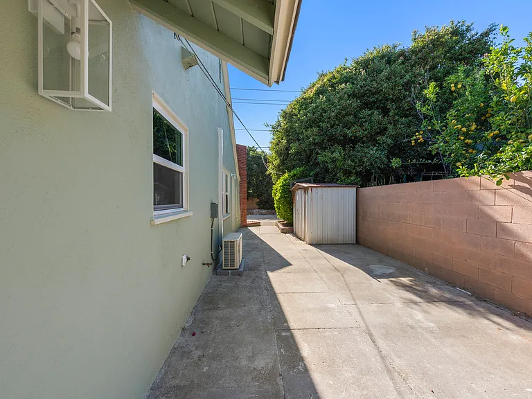 301 Frances St — Photo 30