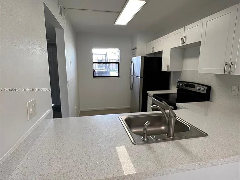 852 NE 209th St #104-38 — Photo 4