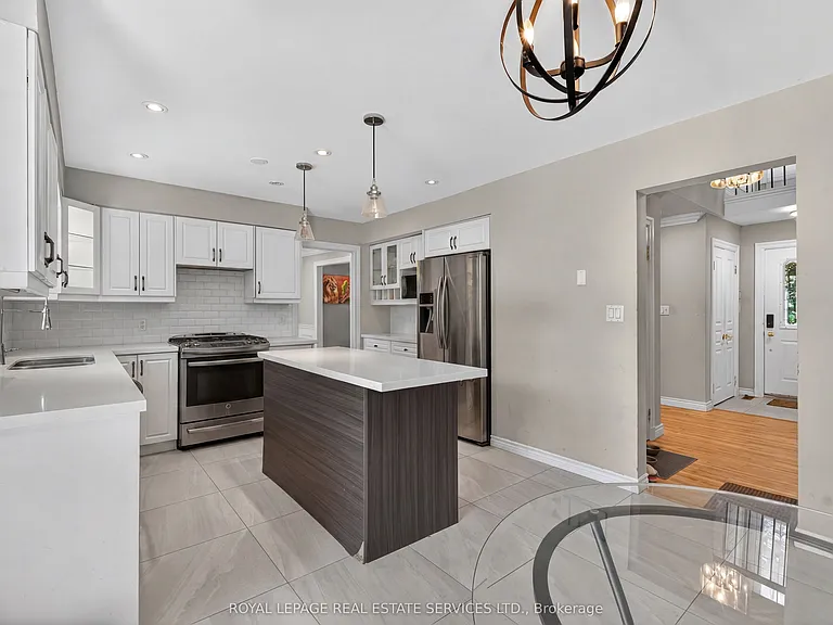 28 Wootten Way N — Photo 14