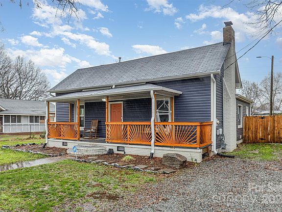 3rd image of 406 N Poplar St