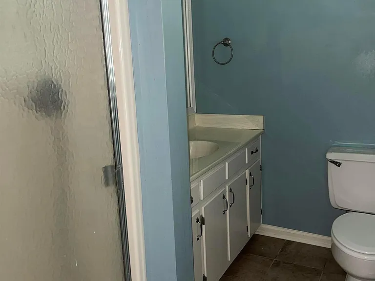 407 Portsmouth Ct — Photo 5