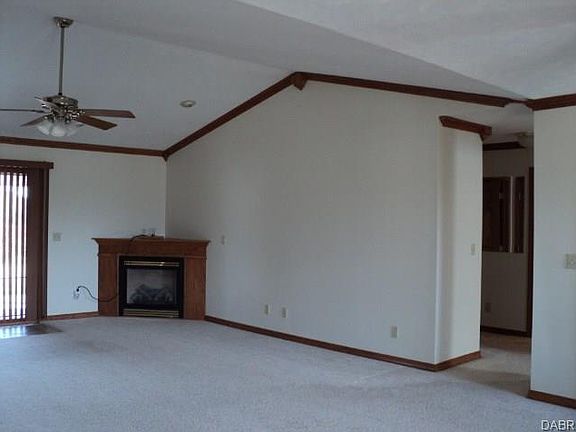 3rd image of 630 N Jefferson Ave