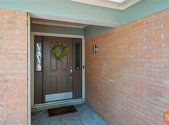 4th image of 102 Parkview Ter