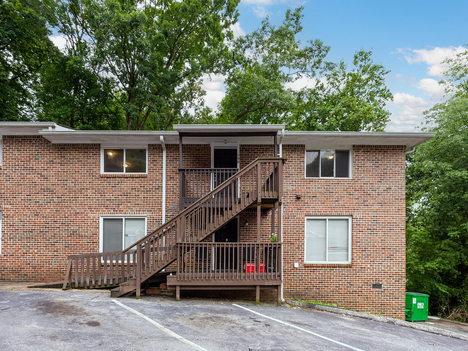 800 Lullwater Rd. — Photo 1