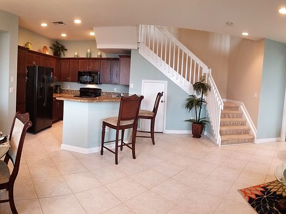 4th image of 111 SE 7th Ave #111