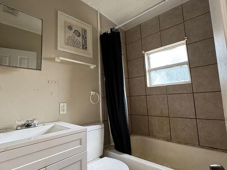 1703 McCarthy Ave — Photo 28