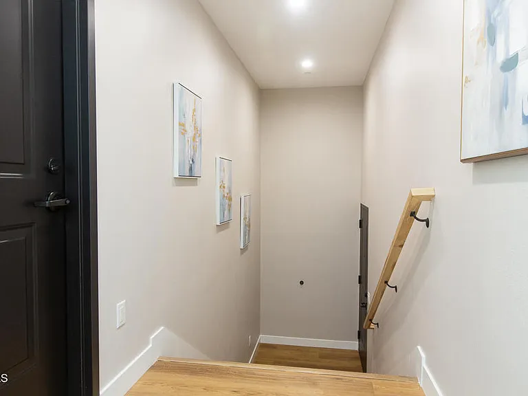3682 Harriman Ave #3 — Photo 4