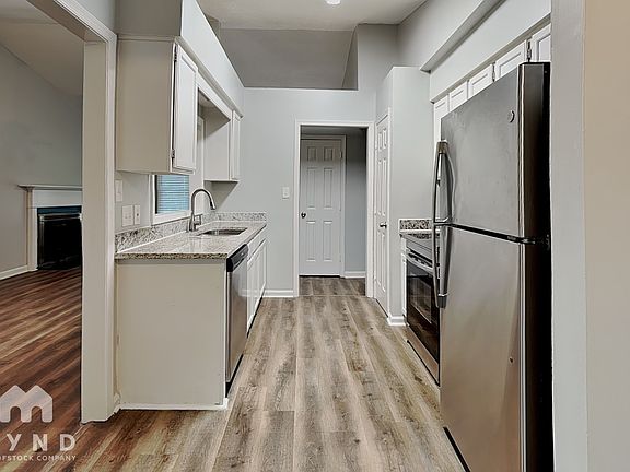 5th image of 409 Crosspine Dr