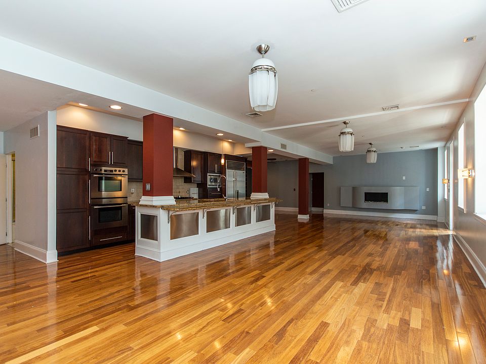 2nd image of 237 N Bread St APT 3