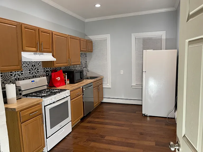 11 Grant St — Photo 16