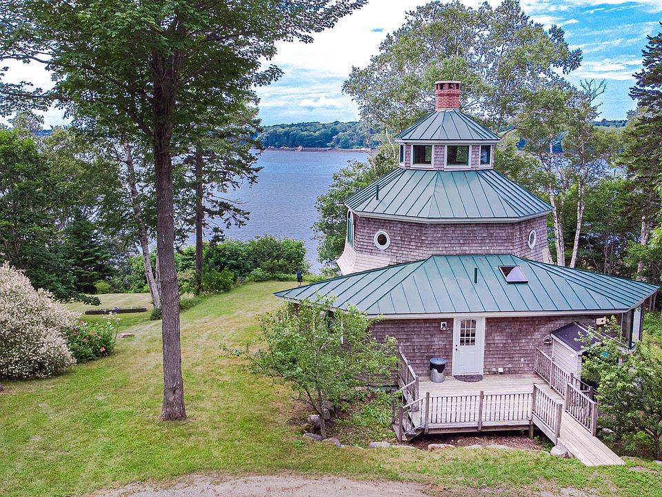 2nd image of 40 Rocking Horse Ln