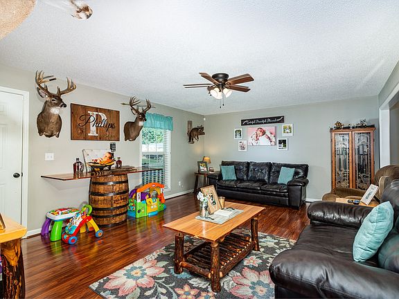 3rd image of 235 Thompson Ln