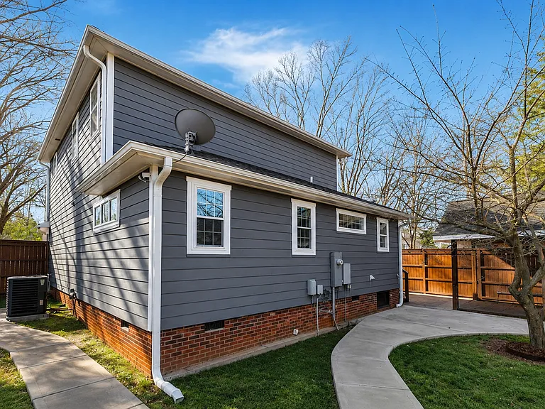 2511 Yadkin Ave — Photo 15