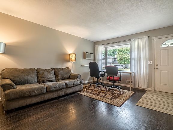 4th image of 3106 39th Ave NE #1