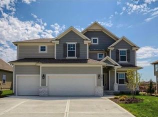 16471 S Parkwood St, Olathe, KS 66062