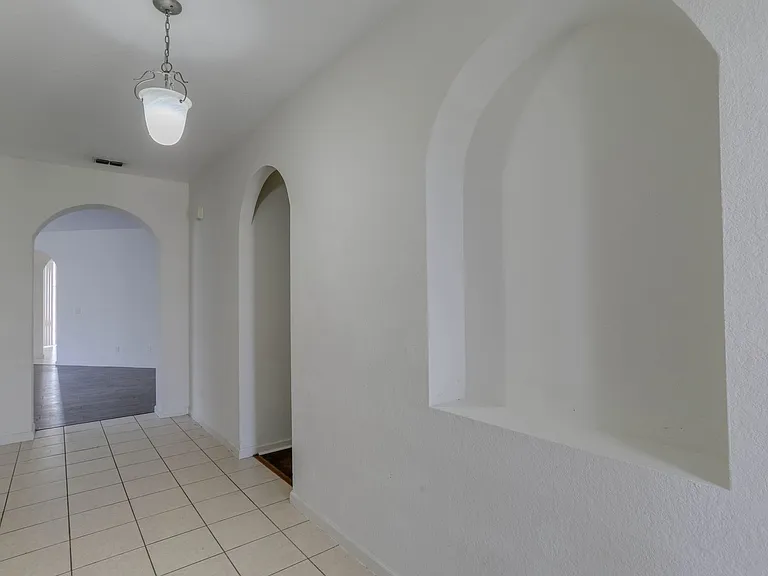 4977 Pall Mall St W — Photo 5
