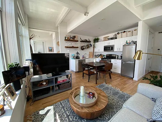 Rented by Triumph Property Group | media 43