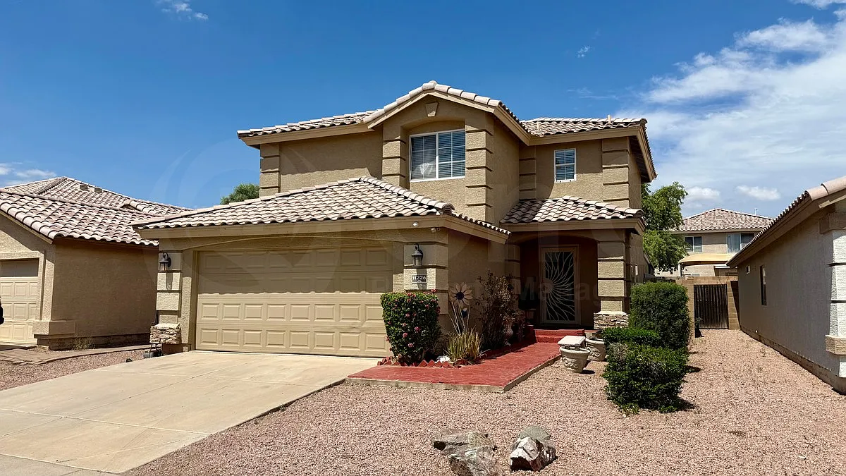 3 bed, 2.5 bath, 1373 sqft, $2,200 — Photo 1