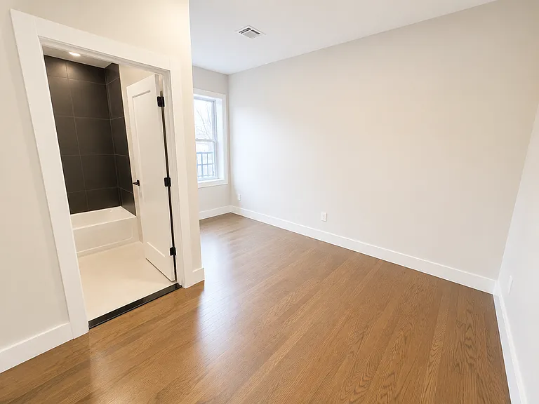 535 Hawthorne Ave #203 — Photo 7