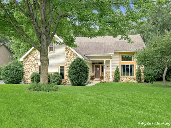 3425 Burr Oak Ln, Island Lake, IL 60042