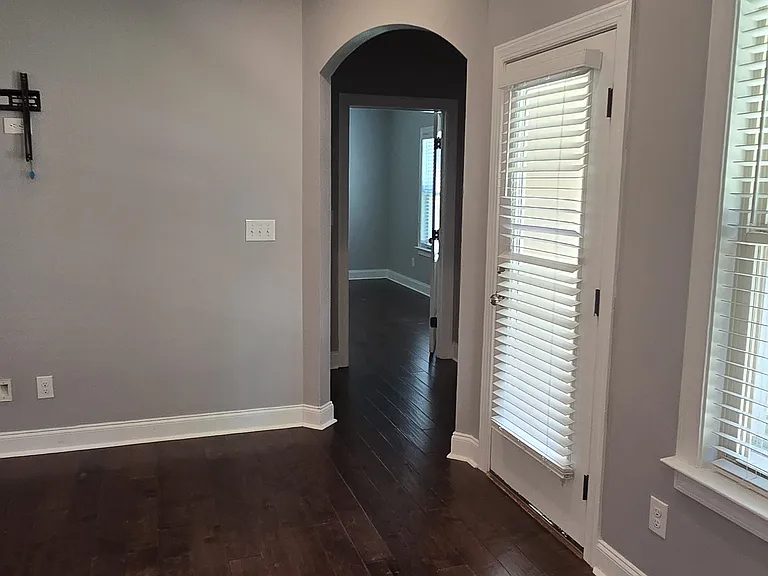 325 Brentford Ave — Photo 7