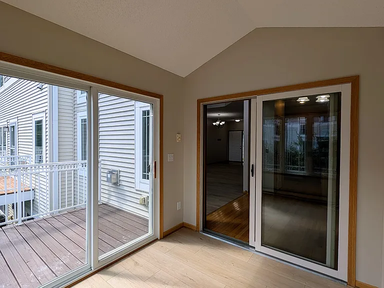 594 Sutherland Dr — Photo 10