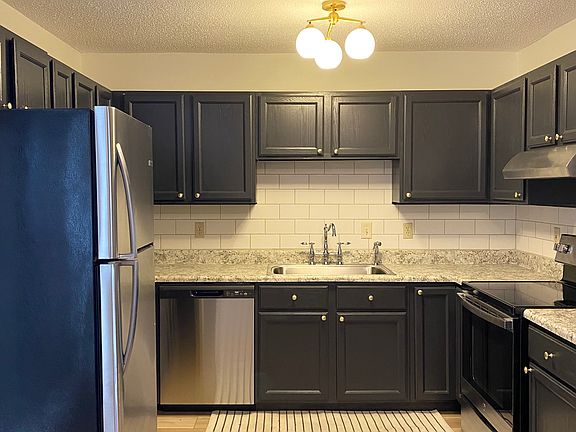 3rd image of 116 Twin Oaks Dr #116