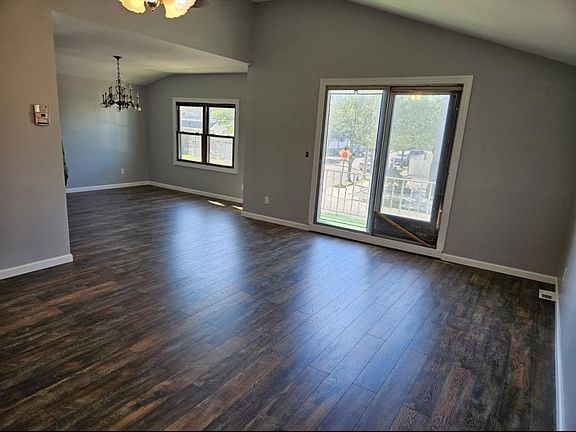 5th image of 61 Memphis Ave Floor 1