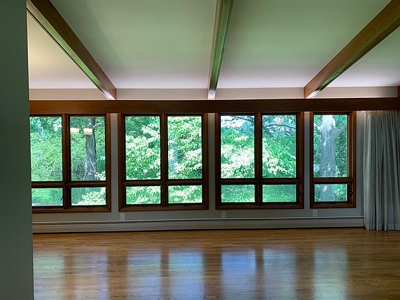 3rd image of 618 Woodland Dr