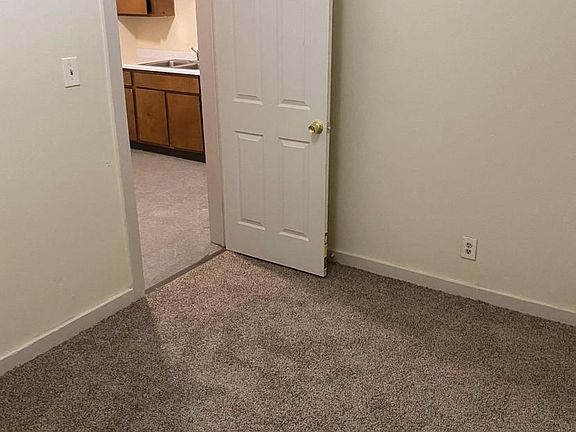4th image of 601 Ferry Ave #1