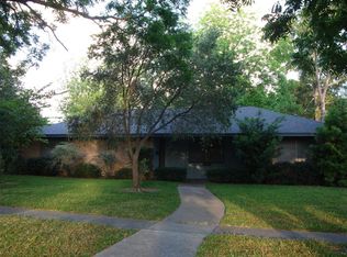 723 N Rock Island St, Angleton, TX 77515