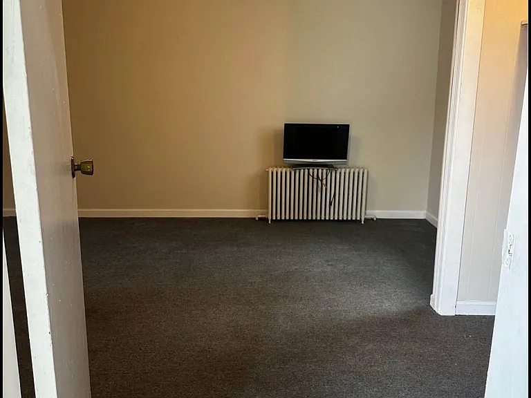 402 W Sample St — Photo 24