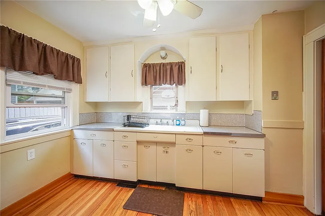 4 bed, 1.5 bath, 1700 sqft, $675 — Photo 2