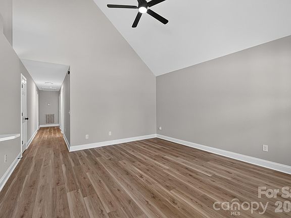 5th image of 1001 Loch Lomond Cir