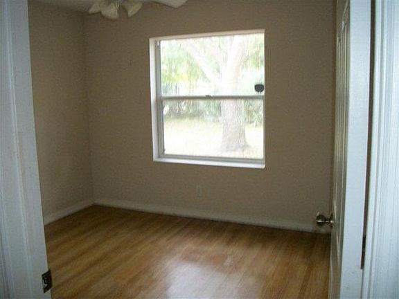 4th image of 137 Cocoplum Ln