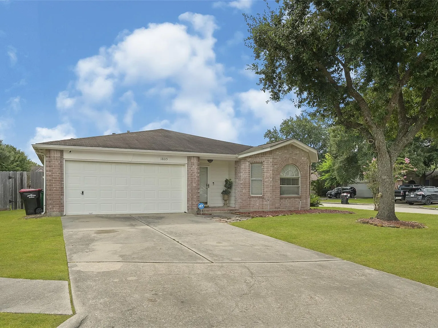 3 bed, 2.0 bath, 1795 sqft, $2,000 — Photo 3