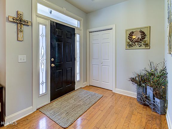 4th image of 1012 Garden Club Way