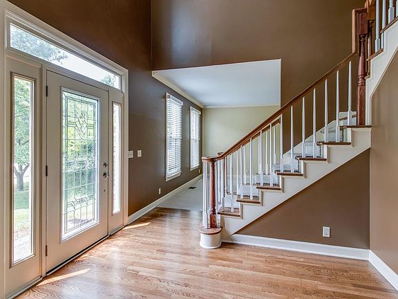 3rd image of 1381 Buckingham Cir
