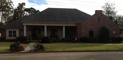 1st image of 909 Fair Oaks Ln