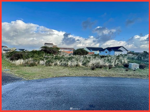 Water, power, and sewer are at the street. Hooking up is convenient. >