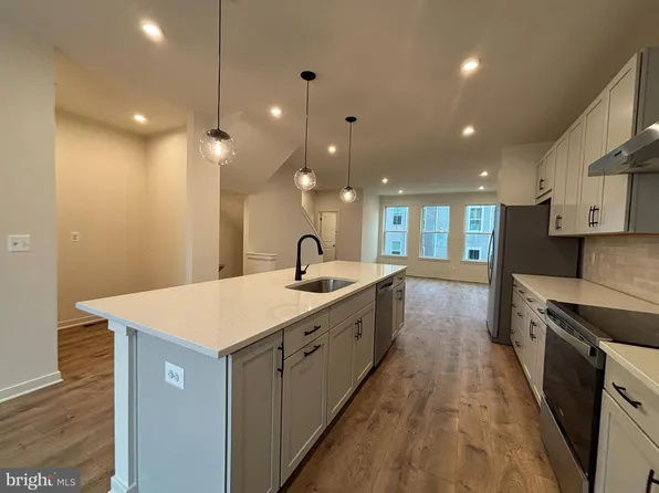 17966 Alicia Ave, Dumfries, VA 22026