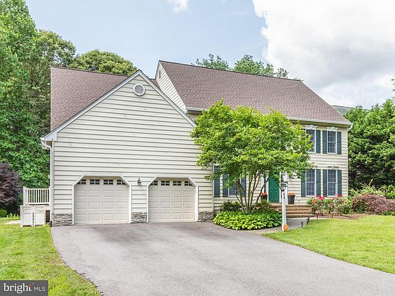 3rd image of 69 Simmons Ln