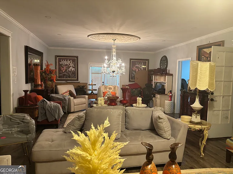 341 Warwick Pl — Photo 4
