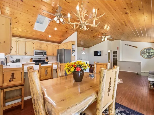 31505 Circle View Dr, Running Springs, CA 92382