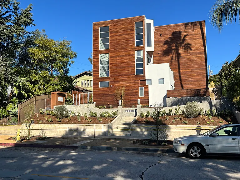 3343 Rowena Ave — Photo 2